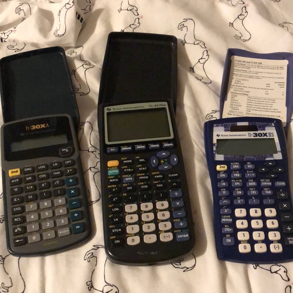 Texas Instrument Scientific Calculators Bundle - Picture 3 of 7